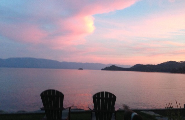 Flathead lakefront Charming 3-bedroom house with deck overlooking two islands!