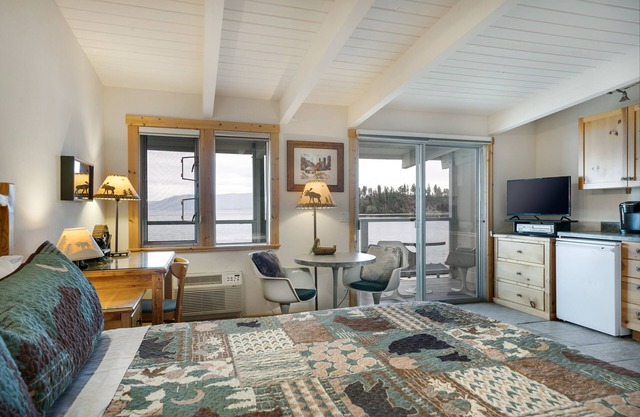 Flathead Lakefront Studio!