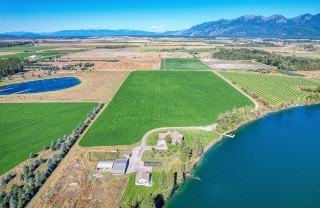 Flathead River frontage, river access, firepit.