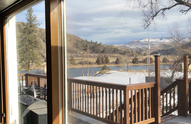 Flathead River Getaway in the heart of Western Montana!