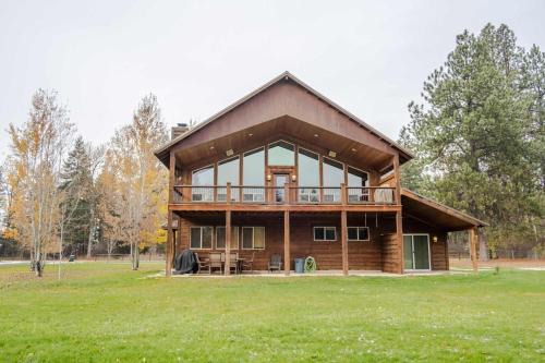 Flathead River Retreat Fit For 15