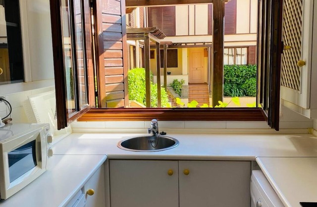 Flatlet 4/6 pers., zentral gelegen und 150m. vom Strand und Pool. Ideal Familien.