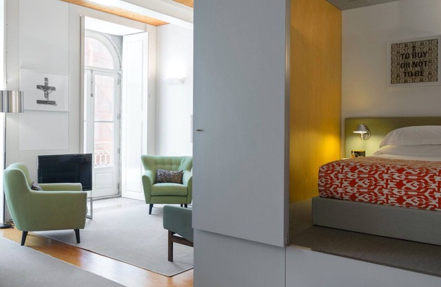 Apartment mit einzigartigem Design. Blick auf die Stadt. Ersten Zeile des Meeres.