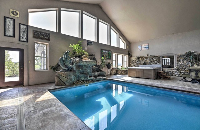 Flawless Durango Home w/ Theater + Pool Table