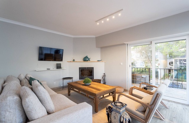FLH Cascais Spacious Apartment with Balcony