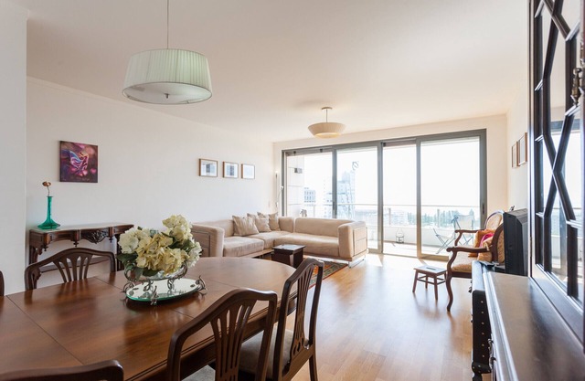 FLH Expo Flat with View