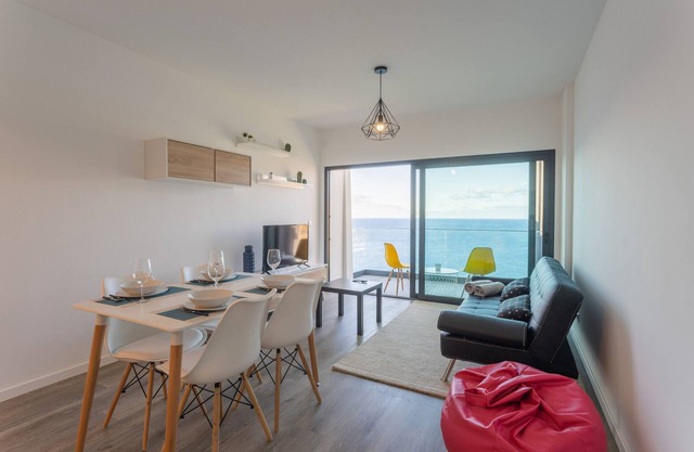 FLH Fantastic Ocean View with Balcony