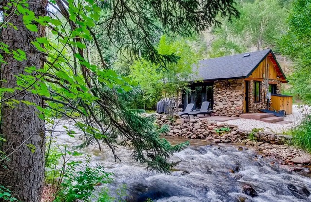 Flint Fun & Cozy Boho Mod Mountain Creekside Cabin