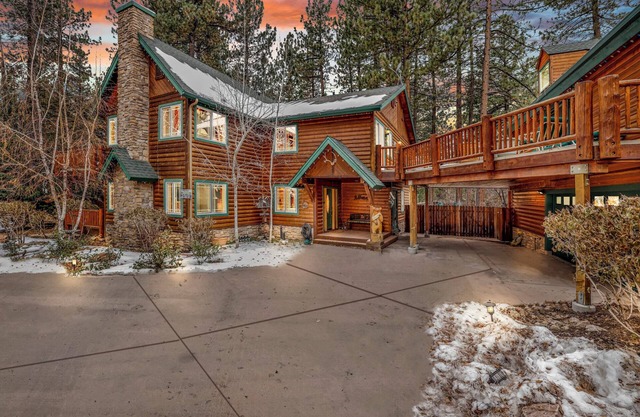 Flitterbick Lodge Fawnskin Log Cabin Retreat w/ Hot Tub