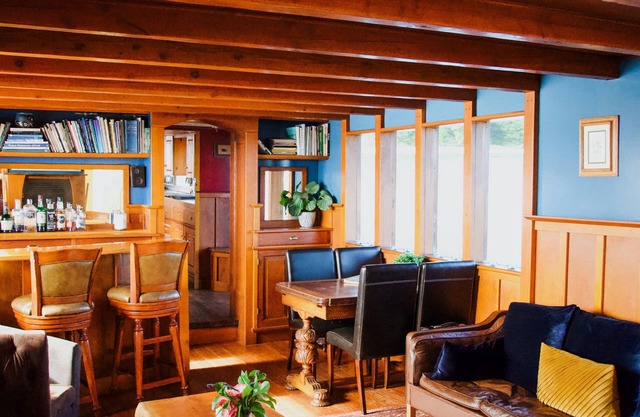 Floating Bed & Breakfast