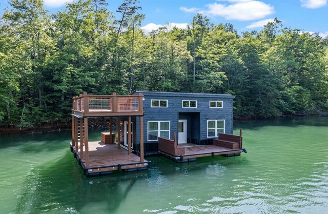 Floating Cabin in the Great Smoky Mtns w/ Hi Speed Internet!