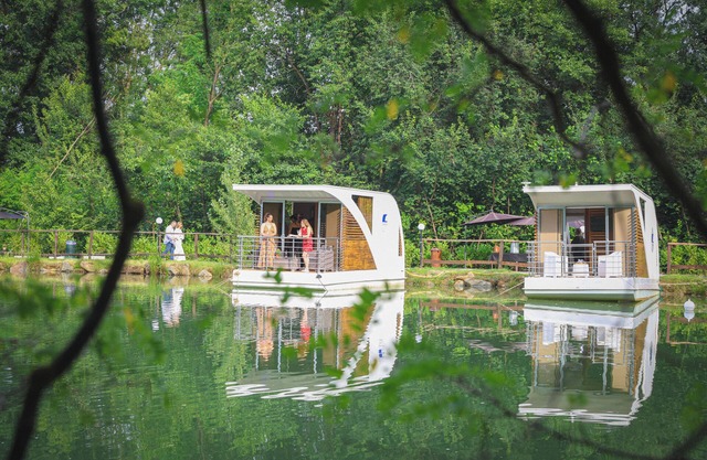 Floating Dream, Houseboat
