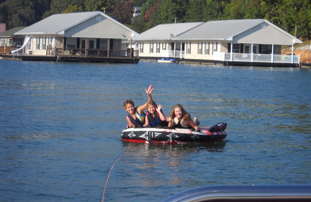 Genießen Sie einen schwimmenden Urlaub am Norris Lake