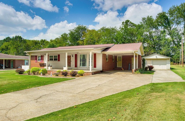 Florence Family Home w/ Dog-Friendly Yard