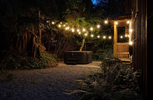 Elegant Rustic Retreat I Hot Tub I Fireplace I BBQ