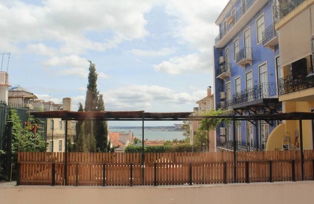 Flores - Triplex in Chiado w/ terrace & parking!