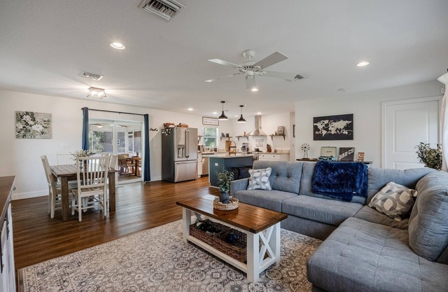 Florida Country Home Under The Oaks