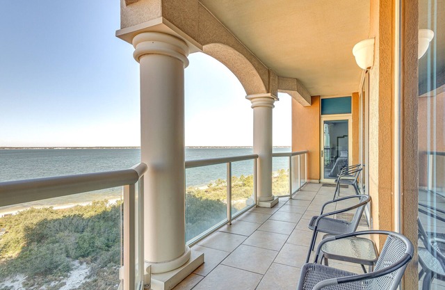 Florida Resort Condo: Walk to Pensacola Beach!