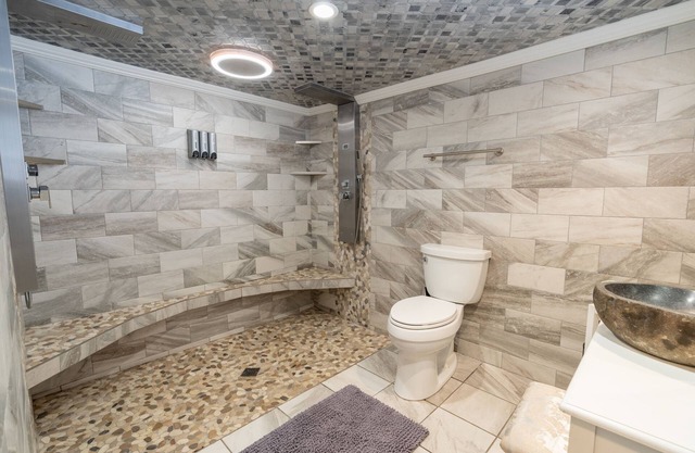 Florida Room: Walk DNTN | Studio | Lux Bath | Pet Welcome