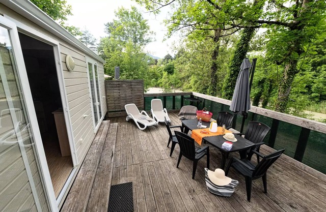 Flower Camping la Pinède **** - Mobile home Premium Riviera 28m2 near river- 2 bedrooms + Terrace with umbrella - 4 people