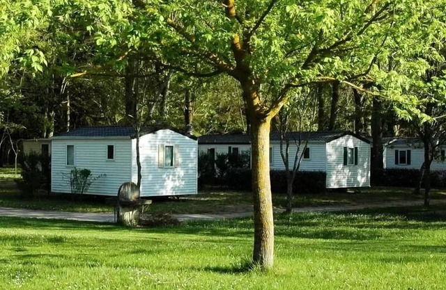 Flower Camping Saint Lambert *** - Mobile home Standard 19m2 2 bedrooms - Semi-covered terrace 4 people