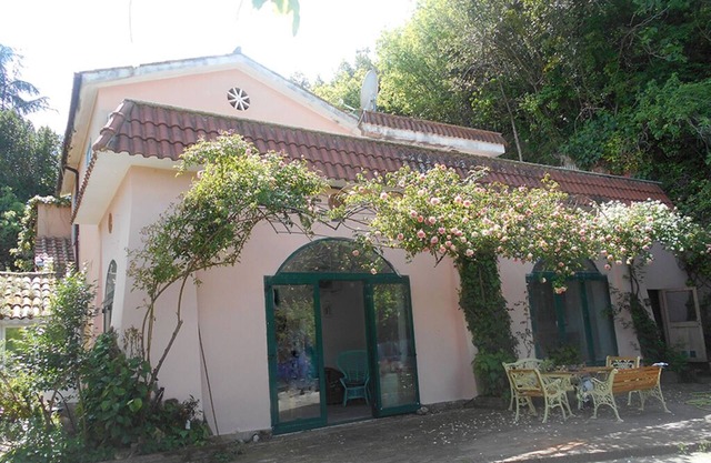 Blühender Obstgarten - Villa mit Park und Pool in der Nähe von Rom