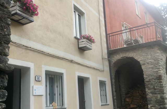 Blumiges Dorf Casale