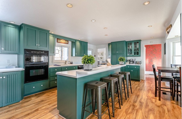FLX Farmhouse - Close to Wineries & Breweries