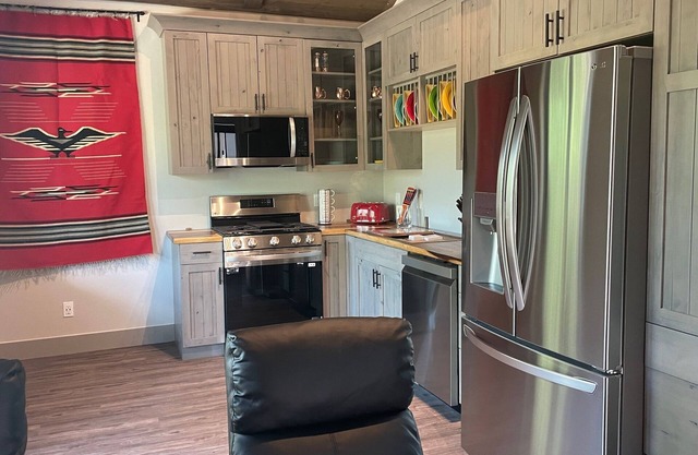 Fly Fishing Creekfront, Old Works Jack Nicklaus Golf Course Cottage in Anaconda!