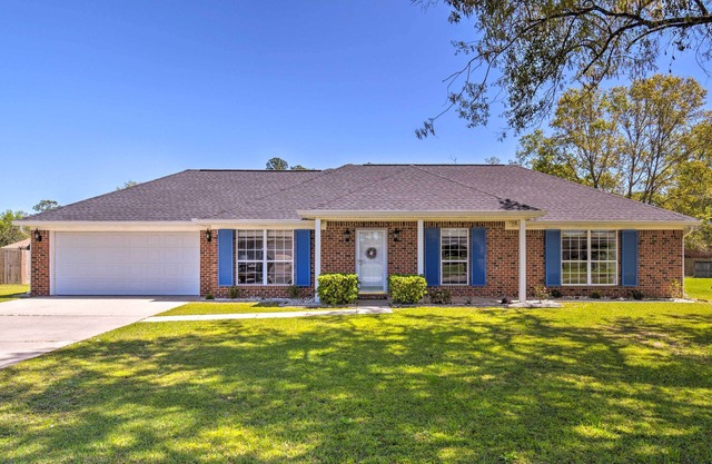 Foley Getaway w/ Fenced Yard - 13 Mi to Beaches!