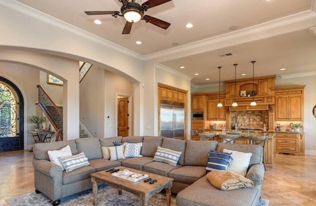 Folsom Lake 5 Bedroom Villa W/ Pool & Hot Tub!