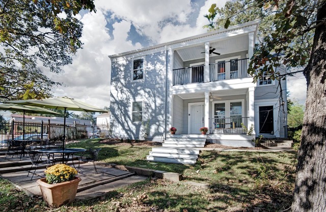 Fondren "InStyle" Elegance: Indoor-Outdoor-Charme