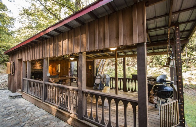 Fontana Lake Cabin w / Private Dock, Fischteich, riesige überdachte Veranda & 50 + Acre