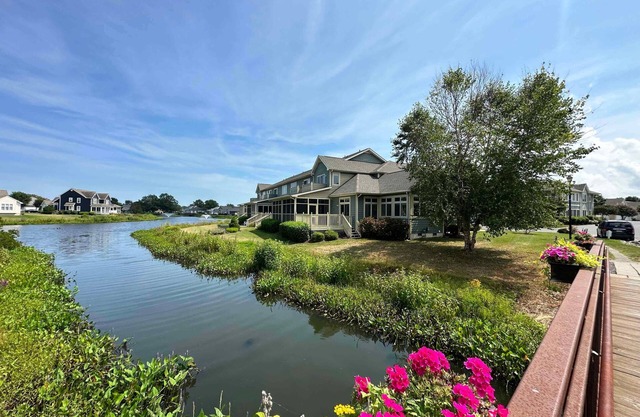Footbridge Hideaway - Charming 3 bedroom home in Lewes, waterfront, pets OK!