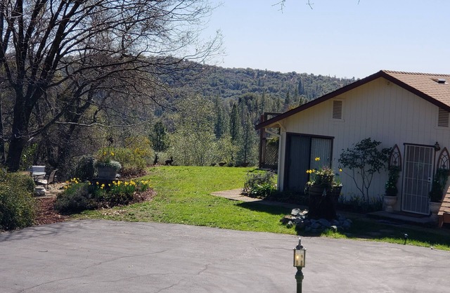 Foothill Retreat in the Sierra Nevada Mountains