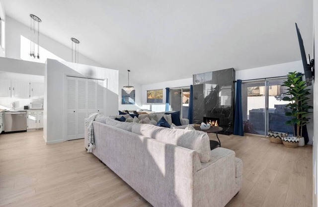 Foothills Retreat with Hot Tub and Courtyard!