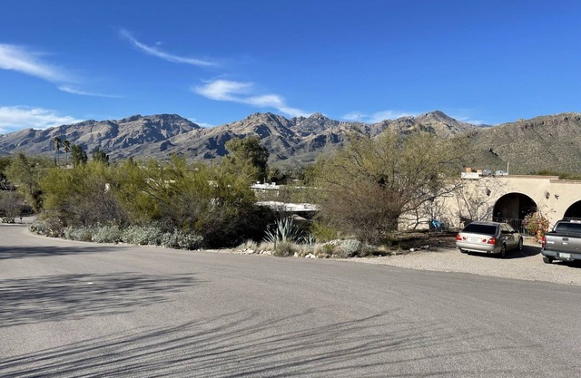 Foothills Retreat With Stunning Mountain Views and Very Close to Sabino Canyon!
