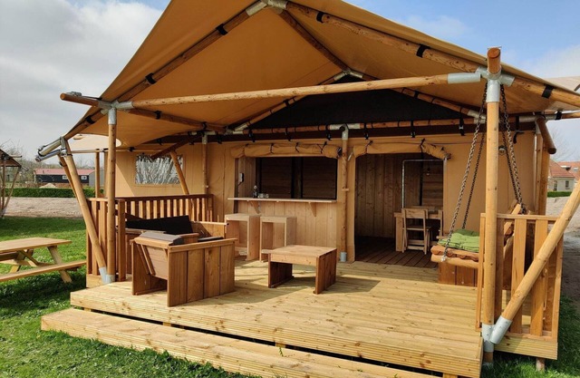 Glamping-Zelt mit Klimaanlage und Blick auf den Kuinderbos