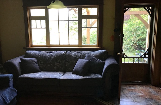 Forest Garden Cottage durch den Ozean