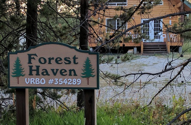Forest Haven, eine gemütliche Hütte, 30 Minuten vom Yellowstone!