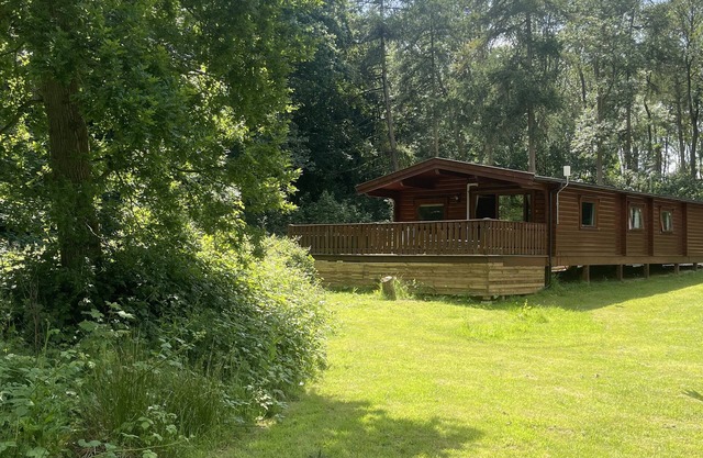 FOREST LODGE KENWICK PARK, pet friendly in Kenwick Woods