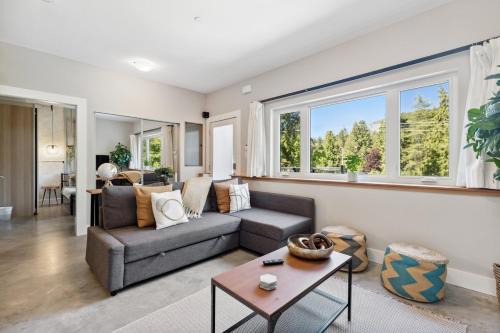 Forest Retreat with Terrace near Horseshoe Bay Ferry and Marina