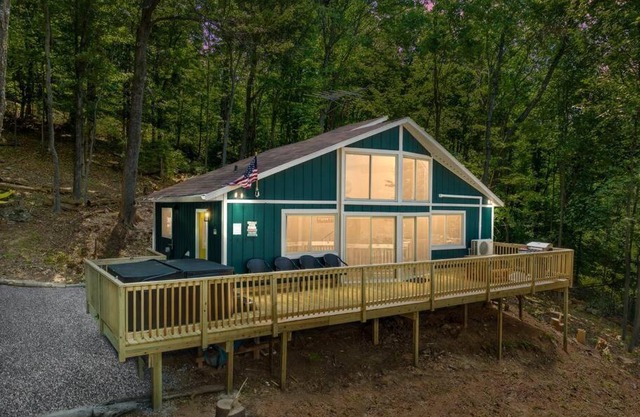 Forest Ridge Cabin - Hot Tub, Wi-Fi, National Park 15 Min, Fire Pit