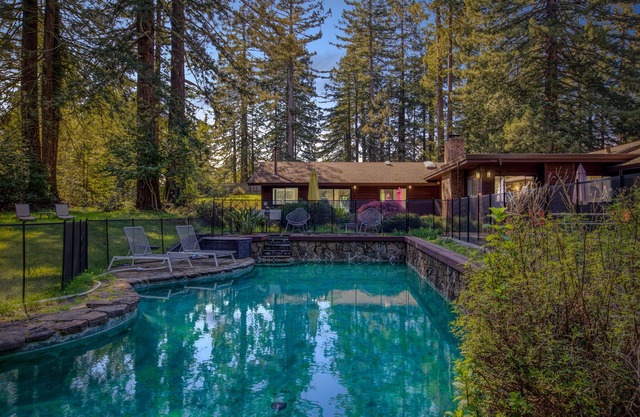 Forest Ridge - Private Estate w/ Hot Tub and Sauna