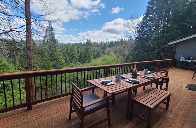 Forest View! 4 Bedroom, Family/Pet-Friendly, w/AC, & Stanislaus Forest Hiking