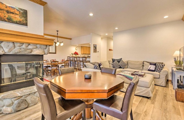 Forest-View Gem 2 Mi to Diamond Peak Ski Resort!