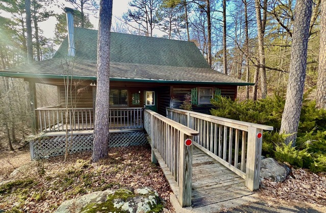 Forest View two bedroom, two bath Harbor North luxury loft cottage with private hot tub o Lake on Ouachita. by RedAwning