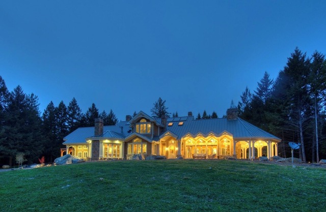 Forest Villa: Off-Grid Luxury on 730 Acres of Western Sonoma’s Natural Beauty