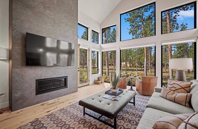 Forestbrook Luxury Retreat with Hot Tub, Firepit & Chef’s Kitchen