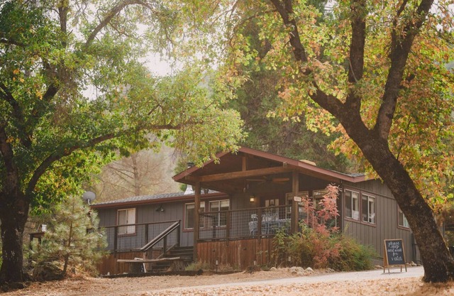 Forested Acres, Tranquil Setting, Hot Tub, Close to Yosemite